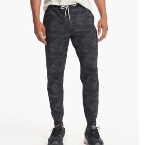 Vuori Sunday Performance Jogger in Black Camo - S